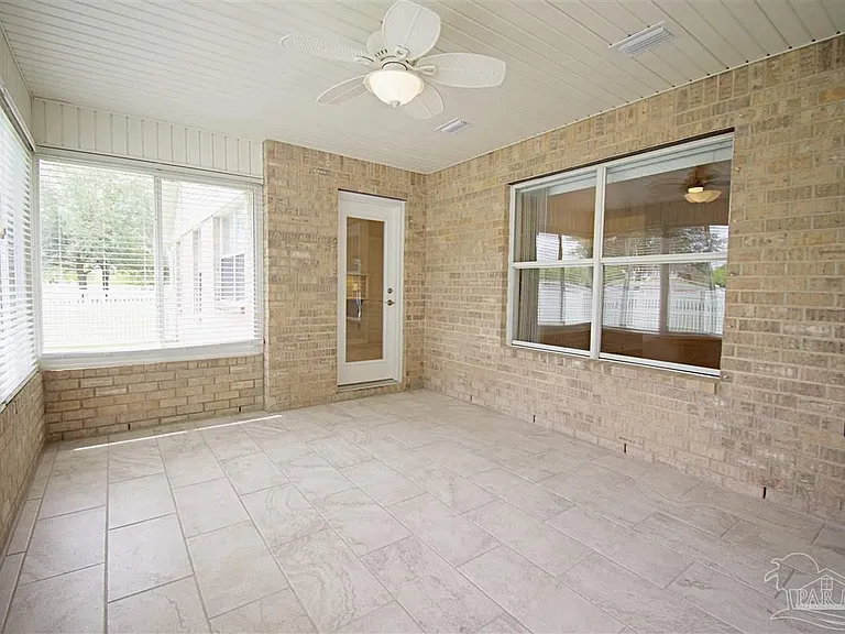 100 Mount Pilot St — Photo 23