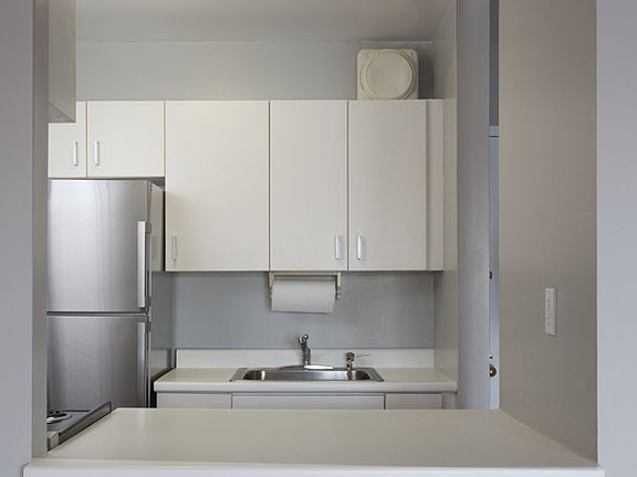 5th image of 25-40 Shore Blvd Unit 2L