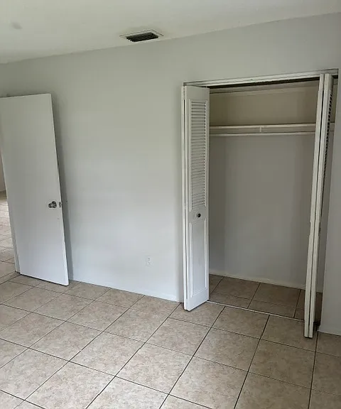 2730 Seneca Ave #2730 — Photo 3