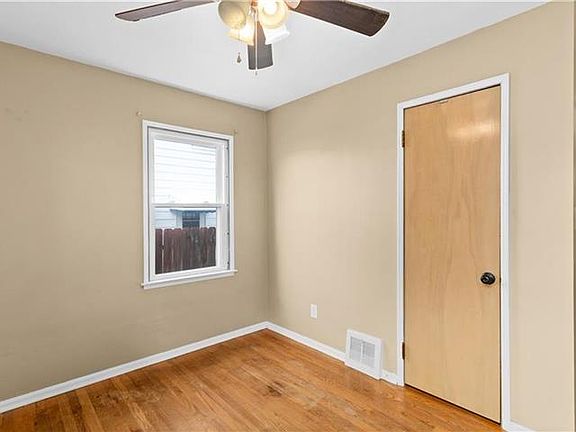 3rd image of 2901 Silverdale Ave
