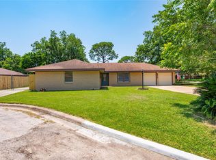 2513 Meadow Ln, La Marque, TX 77568