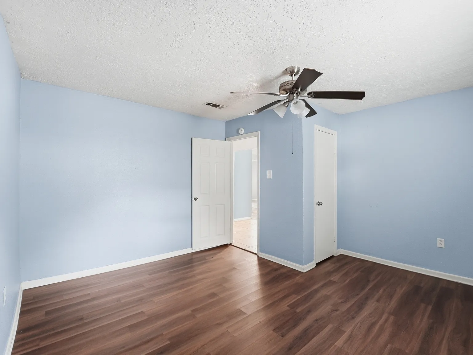 4 bed, 1.5 bath, $1,800 — Photo 3