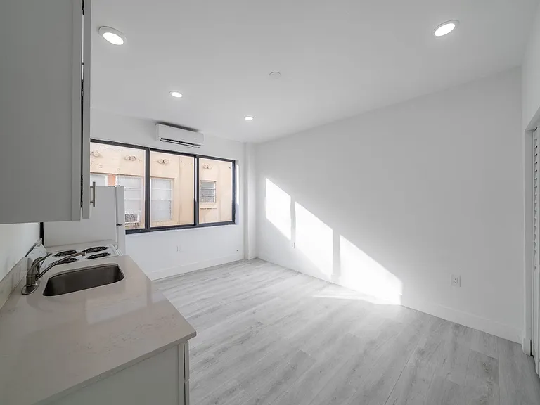 Studio $1,400/mo & 1/1 $1,600/mo, newly renovated in Miami! / Estudio $1,400/mes y 1/1 $1,600/mes... — Photo 7