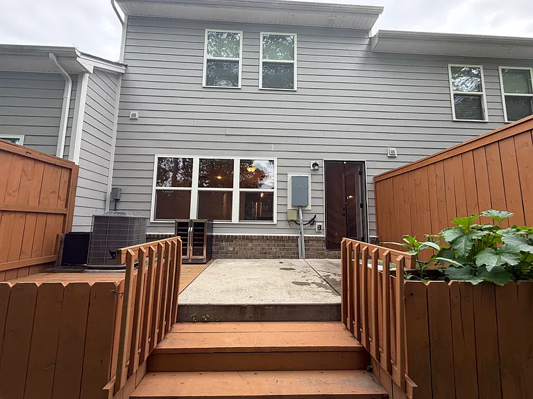 322 Banbury Dr — Photo 7