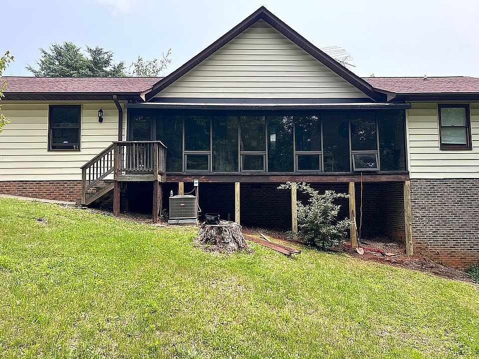 Front of home with sunroom 