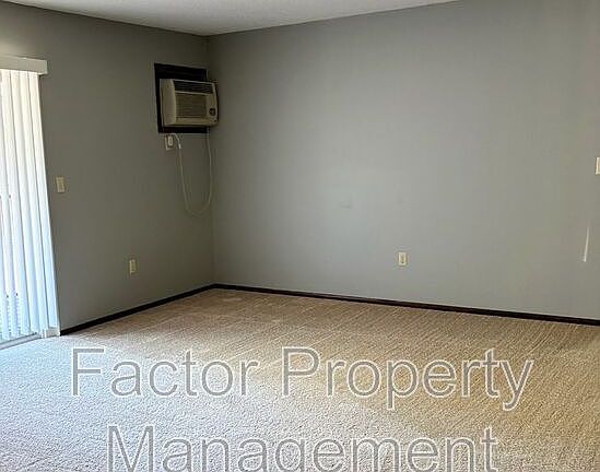 4th image of 418 Allan Ave #6