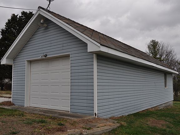 1 1/2 car garage
