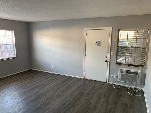 4th image of 111 SW Madison Cir N #206