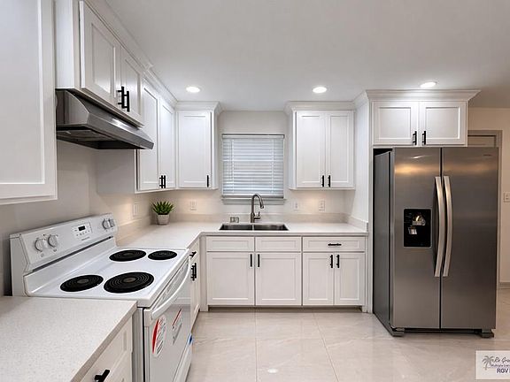 4th image of 910 Cardinal Dr