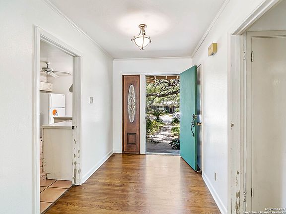 3rd image of 522 Woodcrest