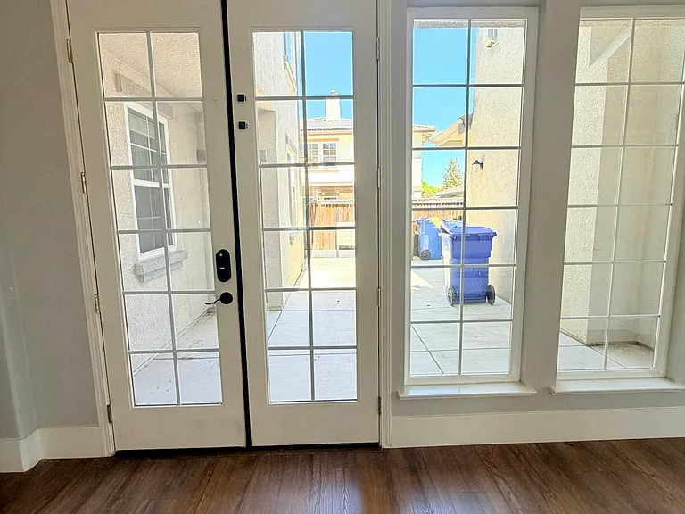 850 Monterey Ct — Photo 13