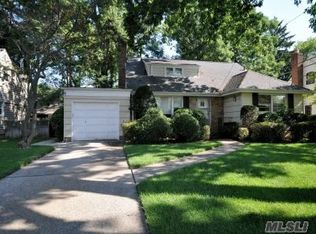 507 Westminster Rd, Rockville Centre, NY 11570