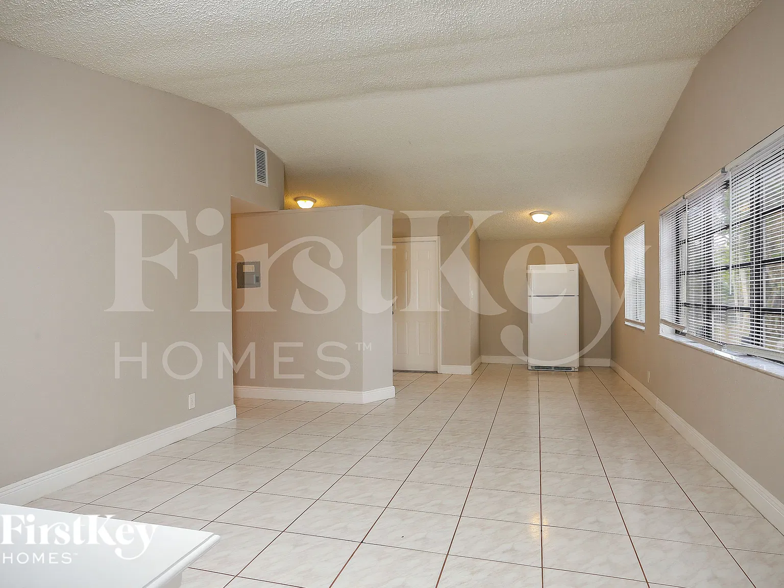 3 bed, 2.0 bath, 1358 sqft, $2,695 — Photo 4