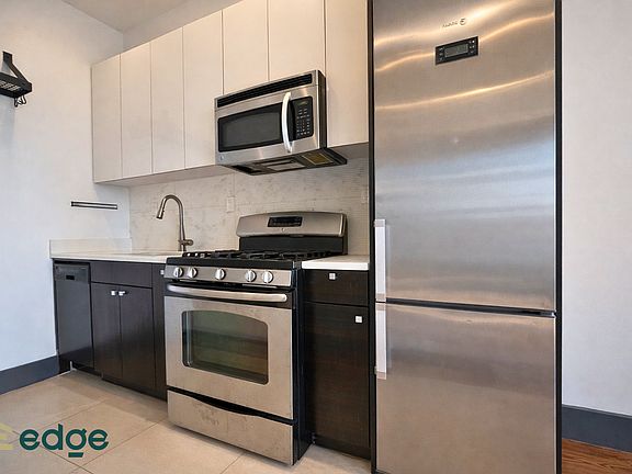 4th image of 382 Kosciuszko St APT 2