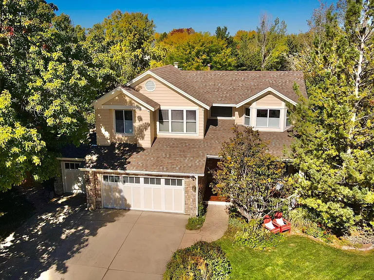 Secluded cul de sac in fantastic neighborhood with pool/park/tennis. Surrounded by trees, gardens and open land!