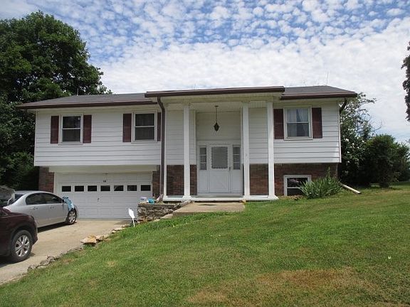 3rd image of 106 E Hillcrest Dr