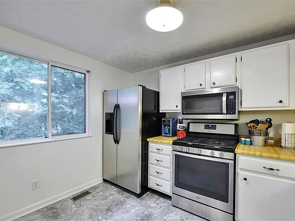 3rd image of 4302 Hopkins Lake Dr