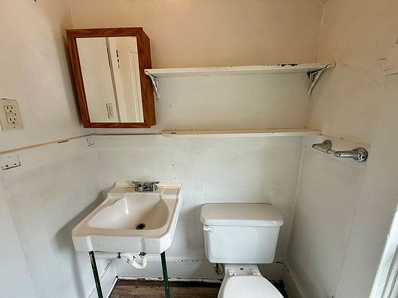 5th image of 325 N 3rd Ave