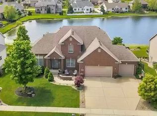 9 Deerfield Ct, Bloomington, IL 61705