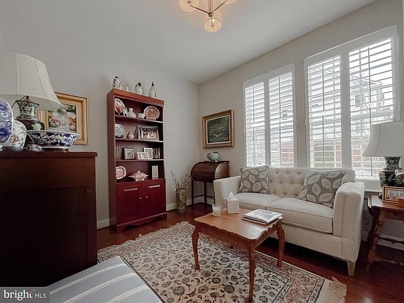3rd image of 368 Buckeye Cir