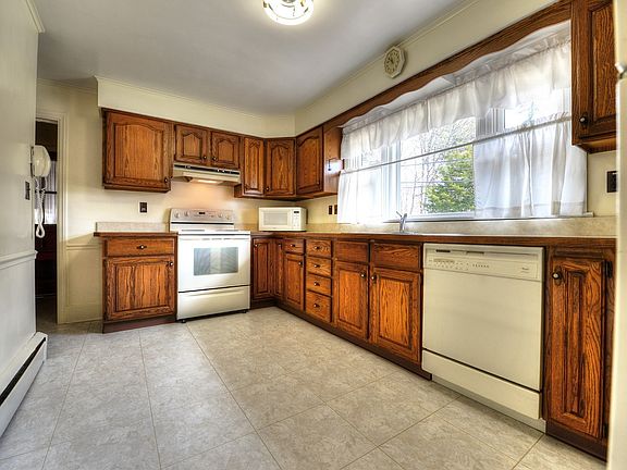 5th image of 3514 Cloverfield Rd