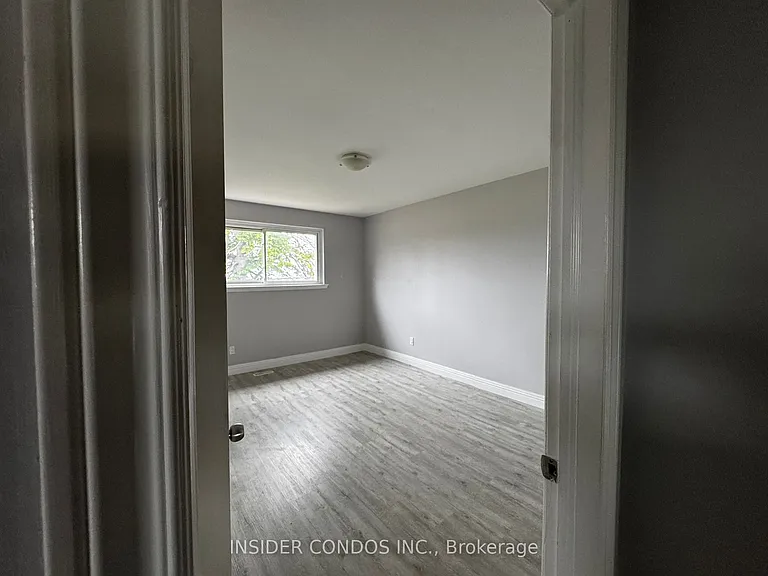 49 Doncaster Dr #UPPER — Photo 22