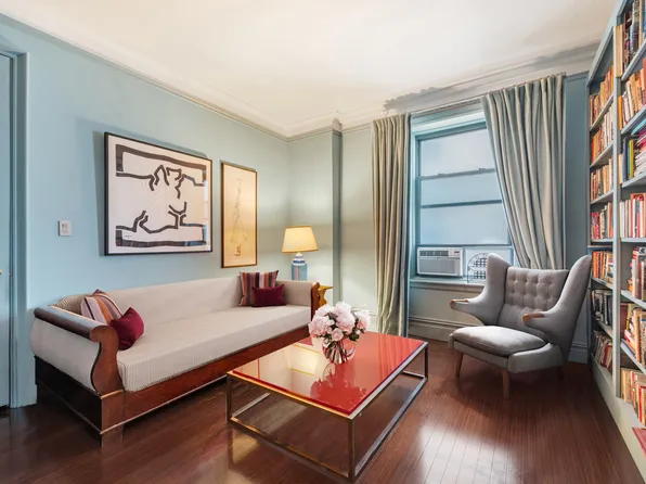 790 Riverside Drive image 8 of 10