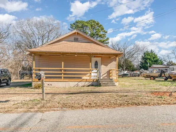 808 9th St, Gaffney, SC 29340