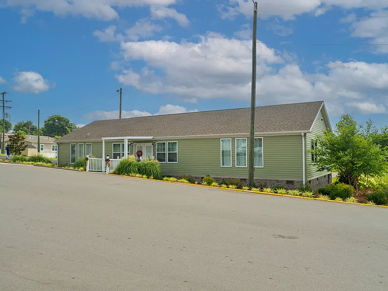 Holiday Village — Photo 42