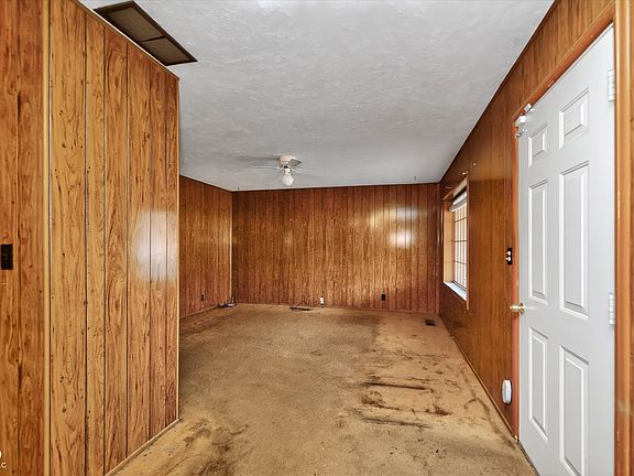 4th image of 3626 Lowry Rd