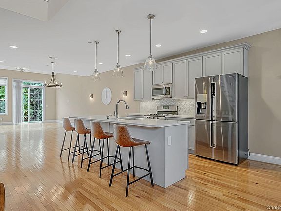 4th image of 2305 Townhome Way