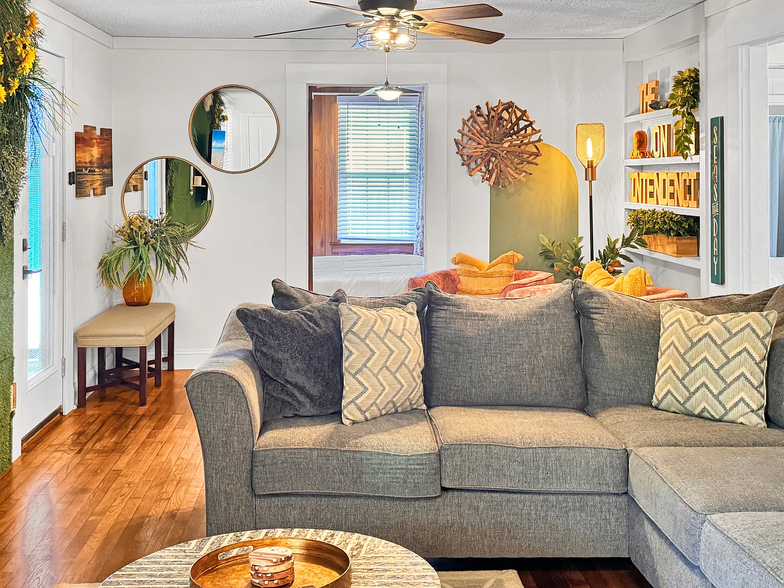 2 bed, 925 sqft, $2,400 — Photo 2