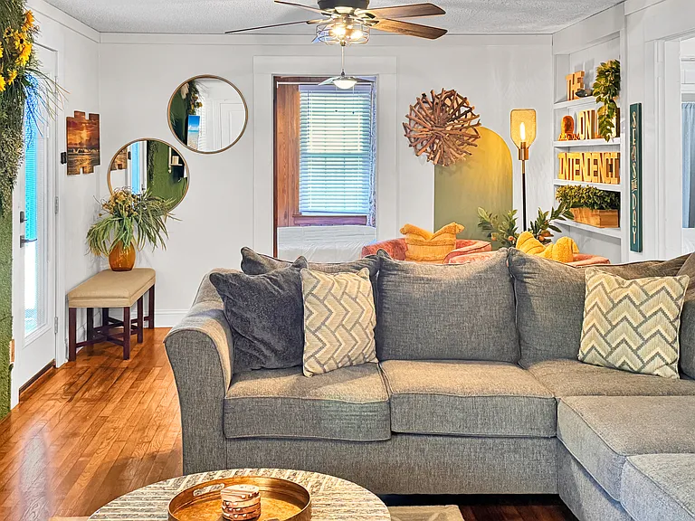 1666 W Intendencia St #B — Photo 2