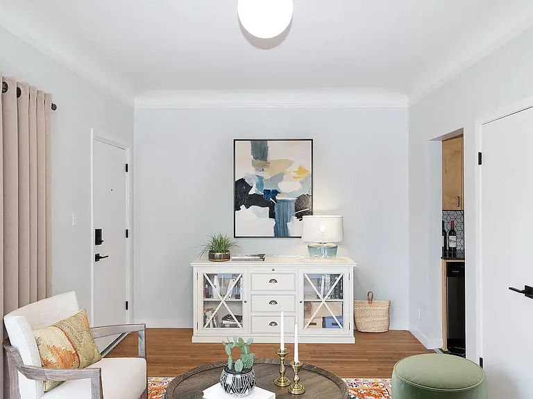 Blu on Burns — Photo 8