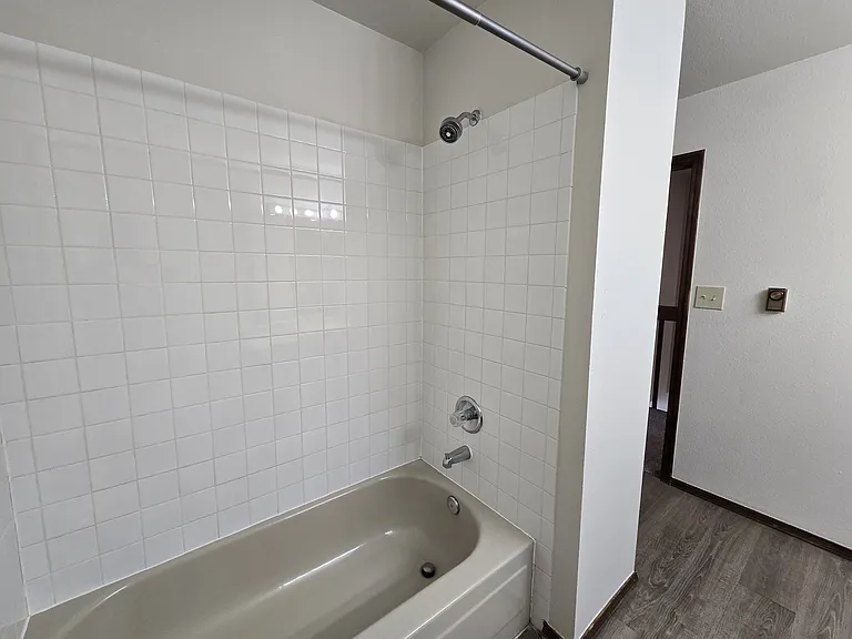 570 Manor Ct #B — Photo 20