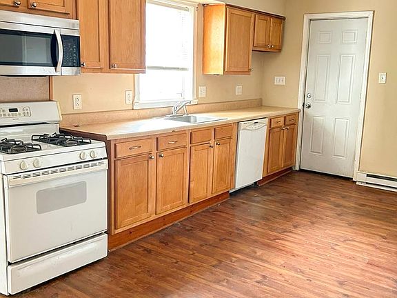 2nd image of 266 S Main St APT 2