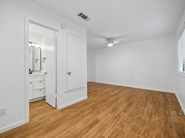 1214 Baylor St #103 — Photo 9