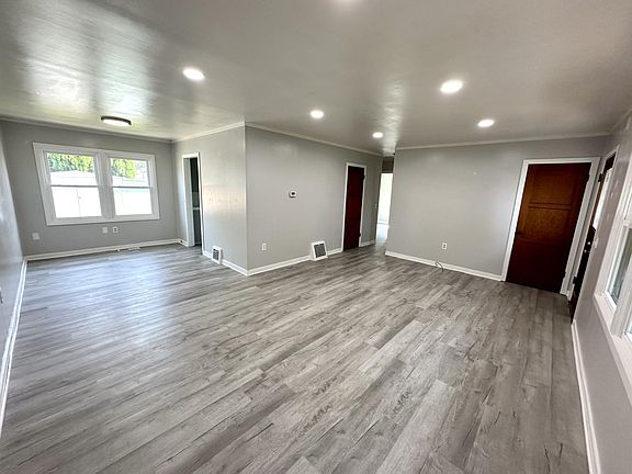 5th image of 400 Barth Ave #400