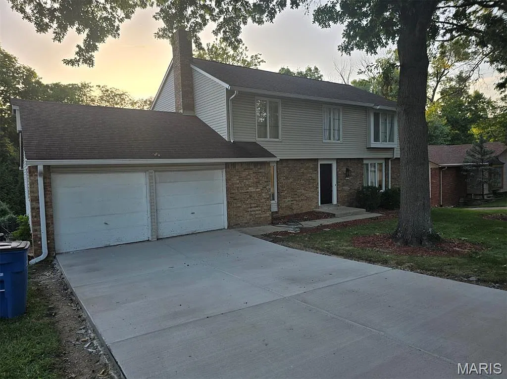 4 bed, 4.0 bath, 2919 sqft, $3,000 — Photo 2