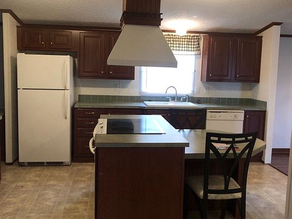 5th image of 233 Mimosa Dr