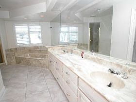 5th image of 766 Plantation Ct