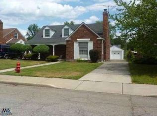 474 Colonial Ct, Grosse Pointe Farms, MI 48236