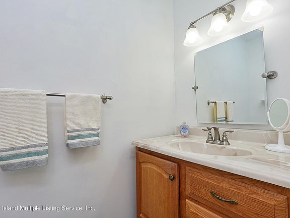 5th image of 296 Montreal Ave