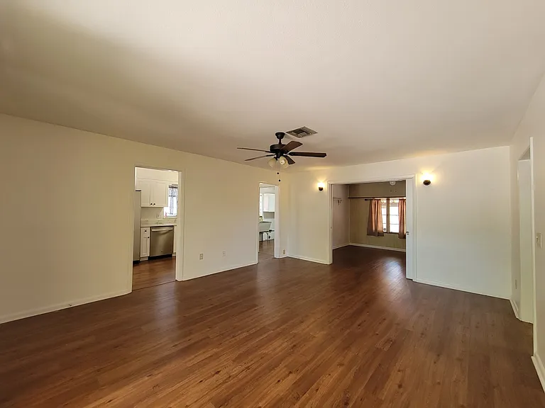 4027 Iris St N — Photo 4