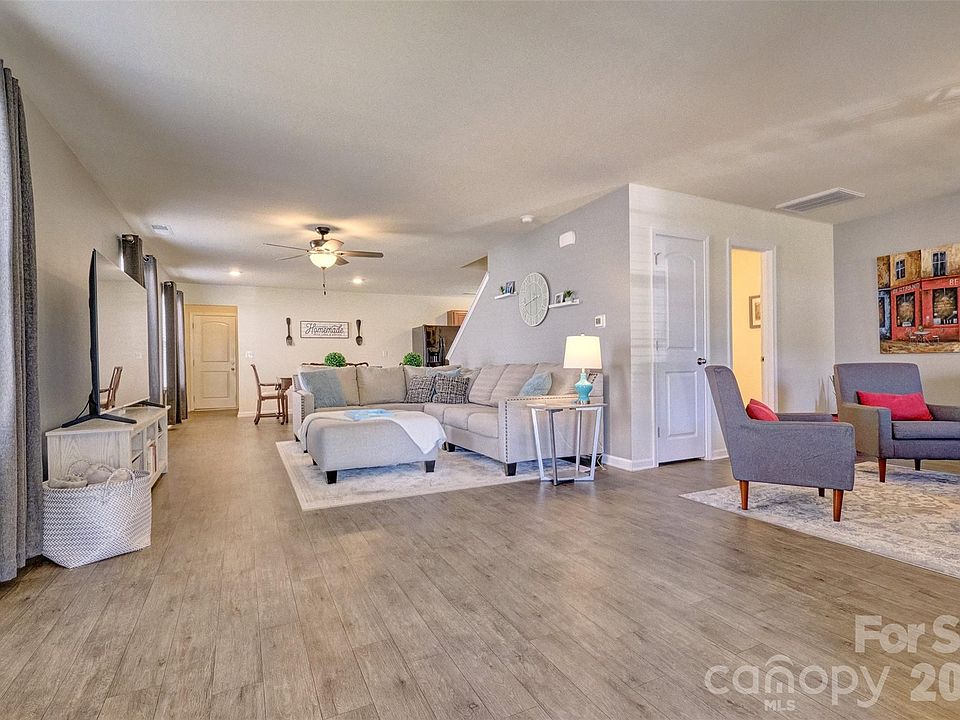 1st image of 412 Osborn St