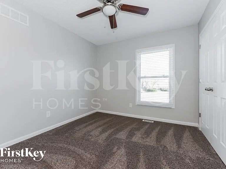 704 York Dr — Photo 11