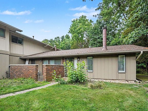 3rd image of 3834 Greenleaf Cir