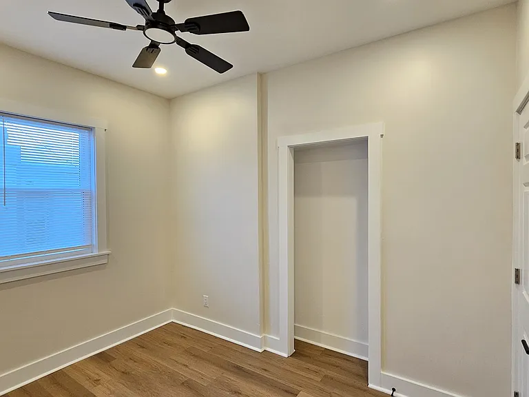 2525 E Madison St — Photo 21