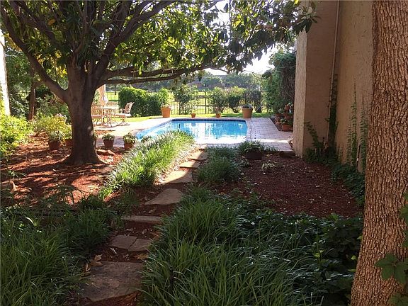 4th image of 35 Tamarisk Cir