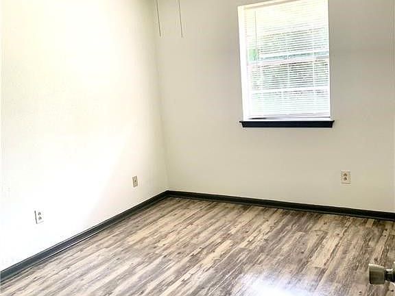 4th image of 1605 Mossglenn Cir